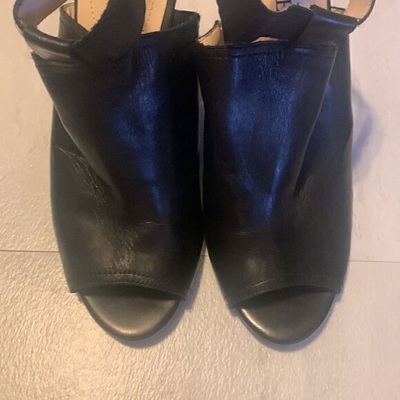 Guess Women's Black Platform Peep Toe High Heels Ankle Boots/Sandals , like new - Picture 10 of 15